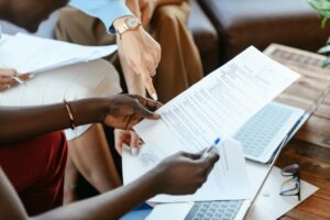errores comunes al contratar seguros para empresas y cómo evitarlos